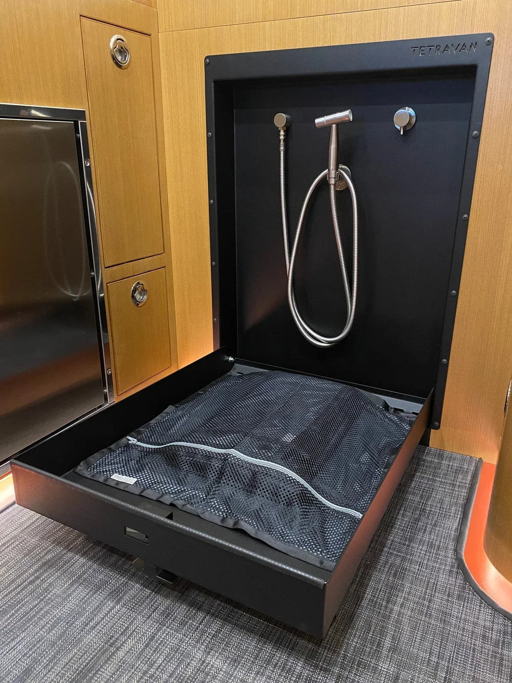 Tetravan Folding Shower 2.1 with Magnetic Curtain - AVC RIG