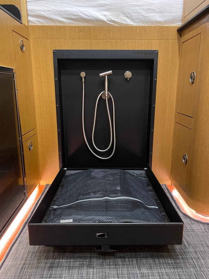 Tetravan Folding Shower 2.1 with Magnetic Curtain - AVC RIG