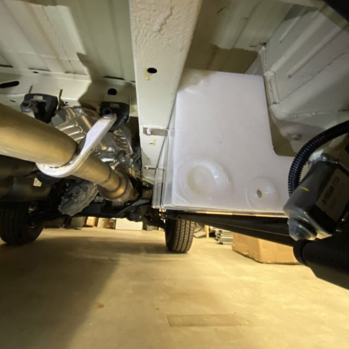 11-Gallon Mercedes Sprinter Undercarriage Fresh/Grey Water Tank (SP-UC-11) – view 3