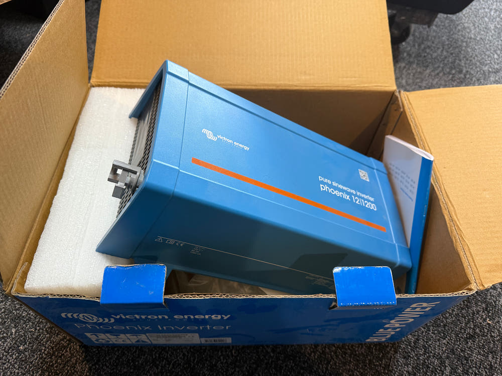Victron Phoenix Inverter 12/1200 - AVC RIG
